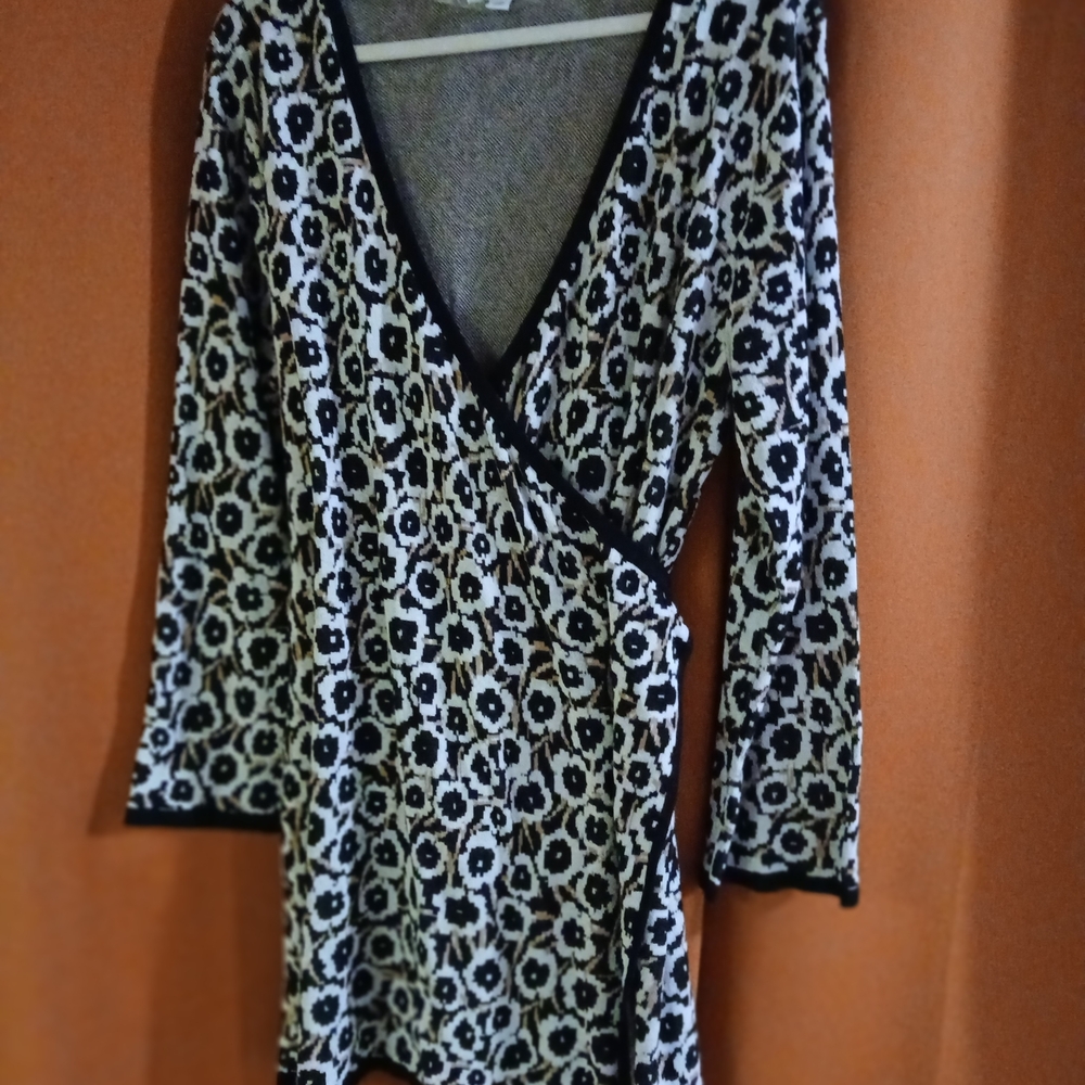 Diane Von Furstenberg Black and White Textured Top